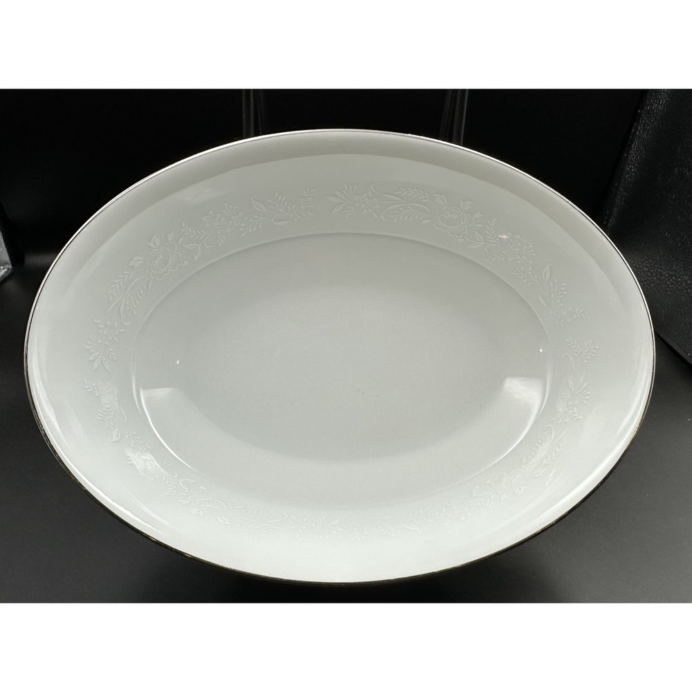 Noritake Reina 9" Oval Vegetable Serving Bowl 6450 Q White Embossing Excellent